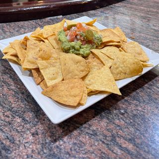 Nachos sin Queso Guacamole Diablo (Ración)
