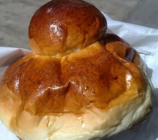 Brioche con gelato tre gusti