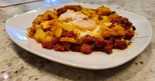 Huevos Rotos Con Chorizo