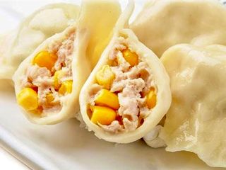 89Y. Gyoza de pollo con maiz a la plancha ( 6 ud) 