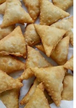 A pair of samosas 