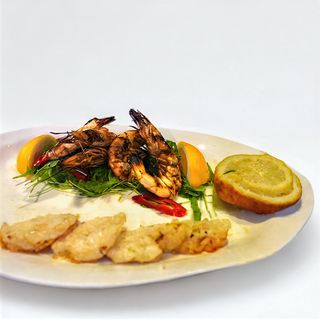 Creveti Black Tiger la plita, cu sare si lamaie