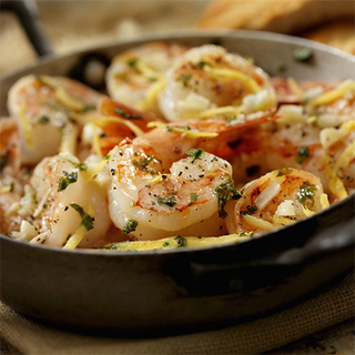 Sartén de gulas y langostinos