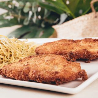 Escalope De Pollo Con Guarnición