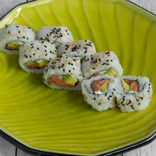 Salmón roll (8 pzas.)