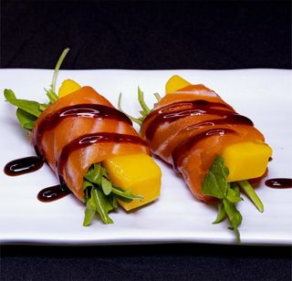 98. Gunkan Special Roll (2 Uds.)