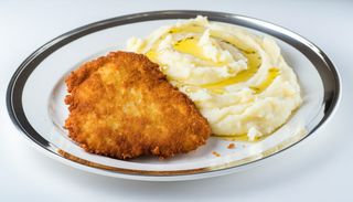 Snitel de pui cu piure de cartofi