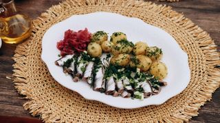 Тюлька з молодою картоплею