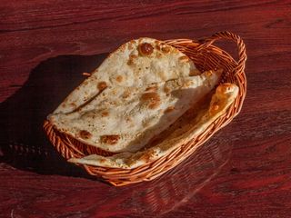 Czosnkowy Naan