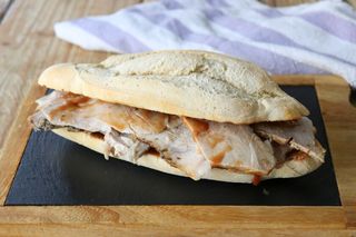 Bocadillo de jamón asado simple