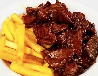 Ternera con papas fritas