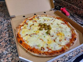 Calabrese pizza