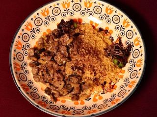 Кус Кус з каштанами, грибами і кониною