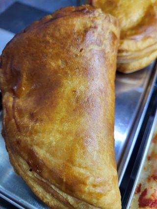 Rustico di pasta foglia con pomodoro (porzione  100gr )