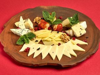 Вишукана добірка крафтових сирів (230g)