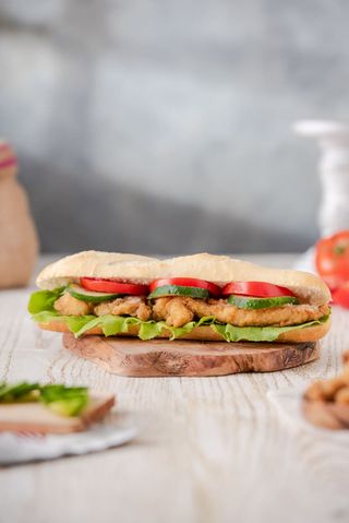  Sendvič sa pohovanom piletinom