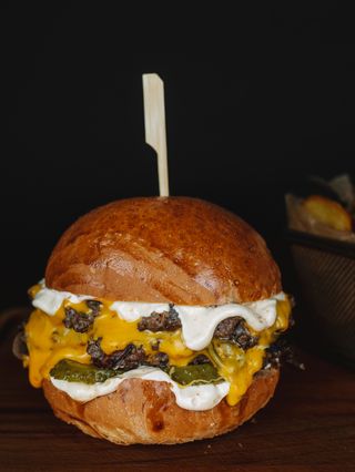 Double smash burger i krompirići