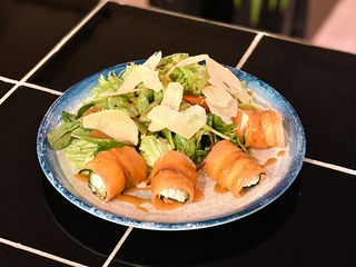 Салат з лососем власного посолу (300g)