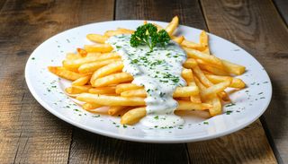 Пържени картофи с чеснов сос