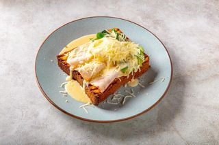 ТОСТ БЕНЕДИКТ С КУРИНЫМ РУЛЕТОМ