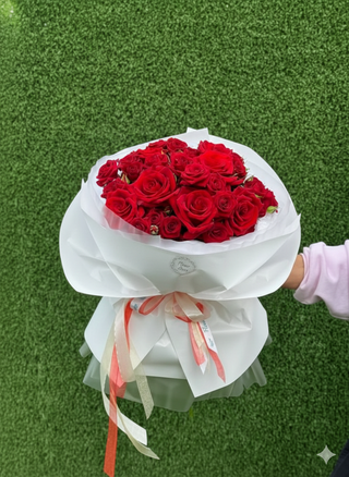 კლასიკური თაიგული 15 წითელი ვარდი