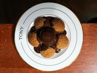 Профітролі з шоколадним соусом (170g)