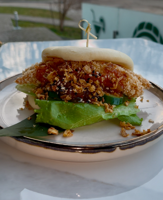 Булочка Бао з куркою панко 