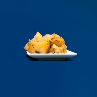 Patatas al horno pochadas con laurel, romero y orégano