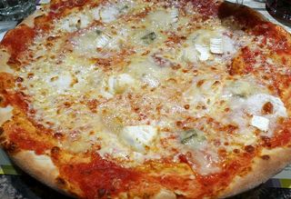 Pizze quattro formaggi (33 cm.)