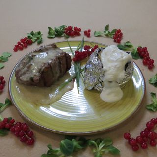 File de vită cu lamaie si sos de vin