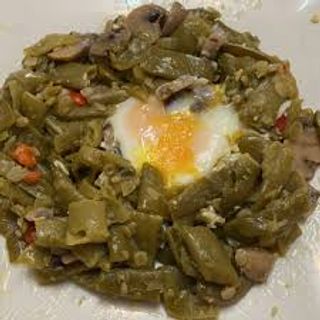 Judías salteadas con jamón y champiñones