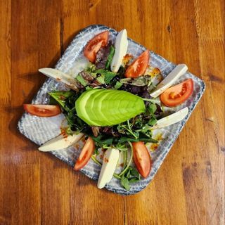 Салат с авокадо и Моцареллой