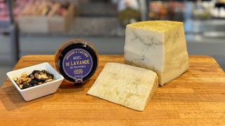 Ser owczy z jalapeno ( 200 g )