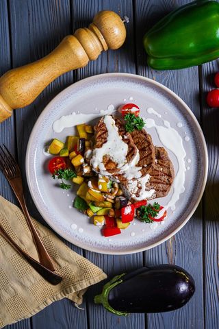 Медальоны с овощным соте в сливочном соусе (350г)