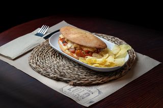 Mollete Pisto Con Huevo Frito