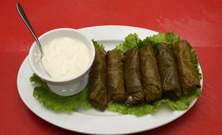 ტოლმა ვაზის ფოთოლში