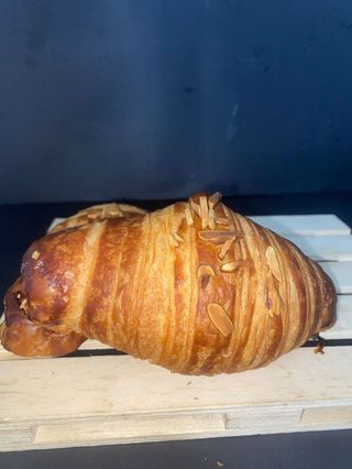 CROISSANT JAMÓN Y QUESO