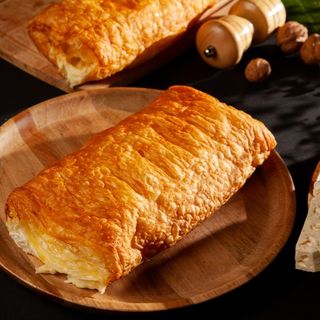 ფენოვანი ხაჭაპური ლორით