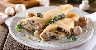 Млинець з курочкою, грибами та сиром (290г)