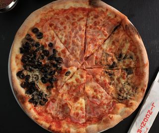 Pizza Quattro Stagioni - blat pufos