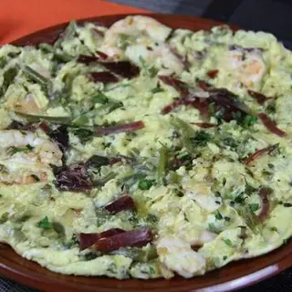 Revuelto De Gambas Con Ajetes Y Jamón