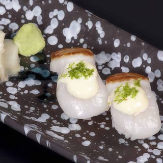Nigiri de Vieira Templada (2 Pzs.)