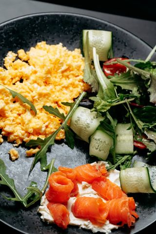 Скрембл з лососем