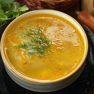 სოფლის ქათმის წვნიანი ვერმიშელით