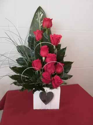 Caixa de Madeira com 10 Rosas