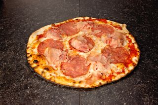 Pizza Prosciutto Salami Ø32cm