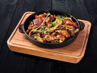 Пательня з м'ясом та грибами (450g)