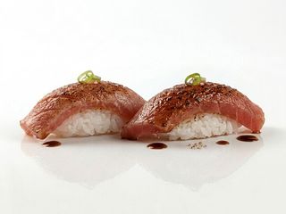 Nigiri z Tuńczykiem Opalanym 2 szt (80g)