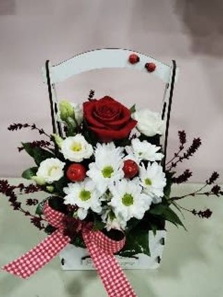 Korpica cveća za jedan osmeh i dobro raspoloženje