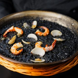 42 Arroz Negro Con Almejas Y Gambas